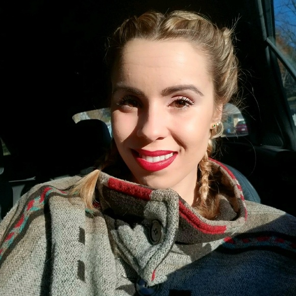 Meet your Posher, Kat - Picture 3 of 14